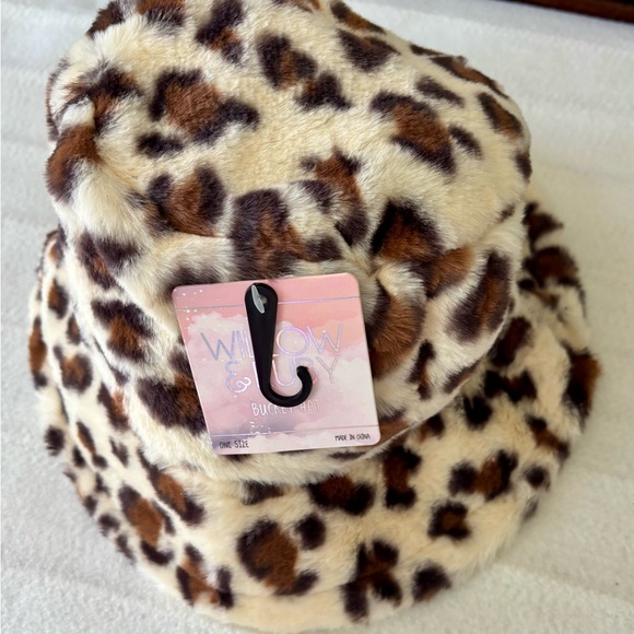 Willow & Ivy Accessories - Willow & Ivy Faux Fur Leopard Print Bucket Hat - Cream/Brown, NWT